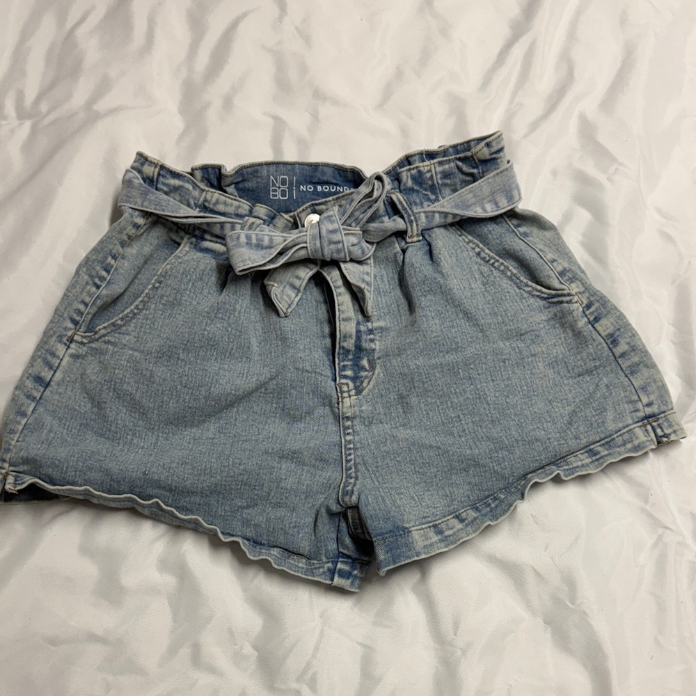 No Boundaries Women's Bow-Tie Denim Shorts - Light Blue